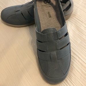 Clark Cloudsteppers slip on